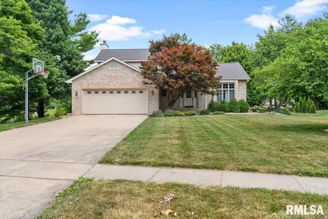 901 E Spruce St, Chatham, IL 62629