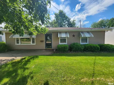 420 N Farnham St, Galesburg, IL 61401