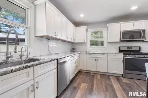 Entry Way - 6186 Horseview Dr, Springfield, IL 62712 photo 1 of 1