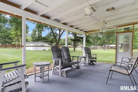 Exterior - 6186 Horseview Dr, Springfield, IL 62712 photo 7 of 12