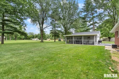 Exterior - 6186 Horseview Dr, Springfield, IL 62712 photo 2 of 12
