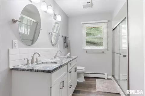 Bath - 6186 Horseview Dr, Springfield, IL 62712 photo 1 of 2