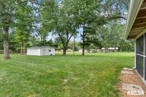 Exterior - 6186 Horseview Dr, Springfield, IL 62712 photo 6 of 12