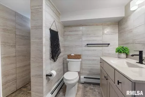 Bath - 6186 Horseview Dr, Springfield, IL 62712 photo 2 of 2