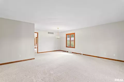 2601 Meadow Pointe Dr, Springfield, IL 62702 photo 8