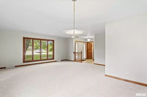2601 Meadow Pointe Dr, Springfield, IL 62702 photo 9