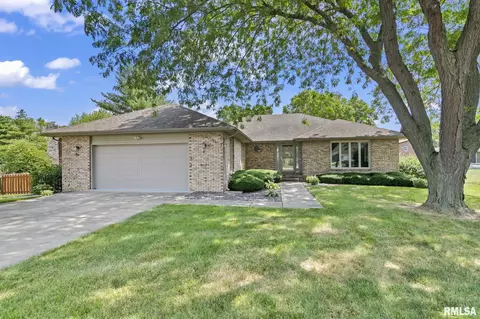 2601 Meadow Pointe Dr, Springfield, IL 62702