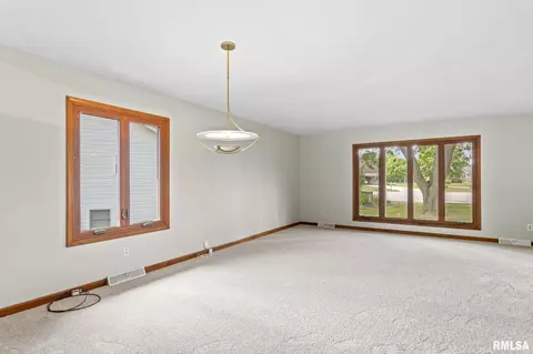 2601 Meadow Pointe Dr, Springfield, IL 62702 photo 7