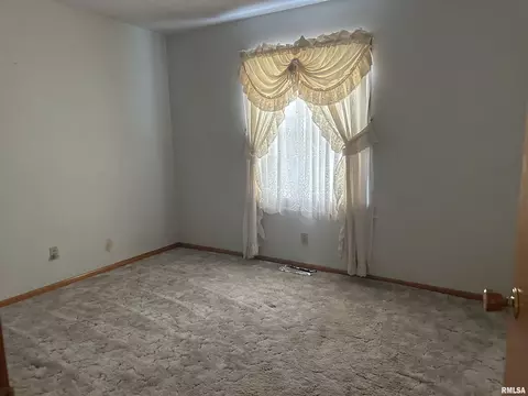 1711 Fairmont Dr, Springfield, IL 62702 photo 6