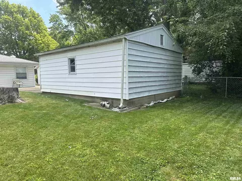 1711 Fairmont Dr, Springfield, IL 62702 photo 3