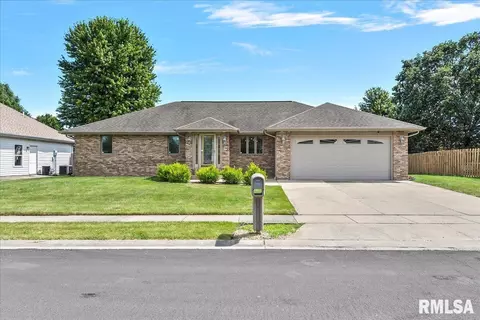 3716 Bergamot Dr, Springfield, IL 62712