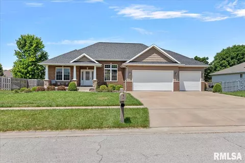 219 Sandstone Dr, Chatham, IL 62629