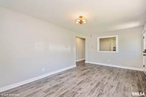 3535 S Skyline Ave, Decatur, IL 62521 photo 4
