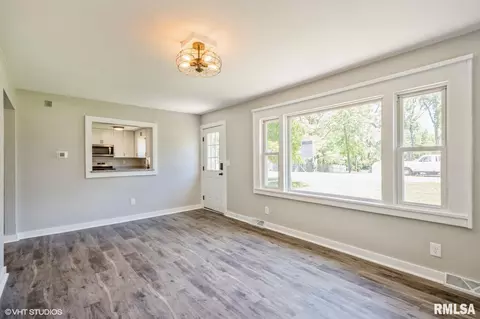 3535 S Skyline Ave, Decatur, IL 62521 photo 2