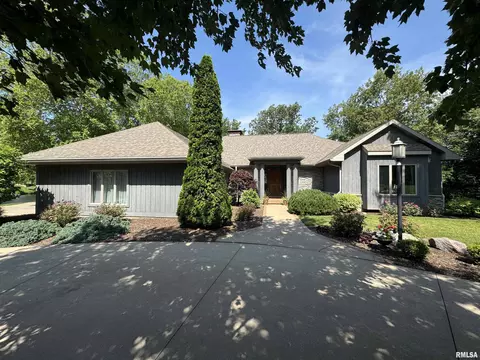 517 Goodsill Dr, East Galesburg, IL 61430