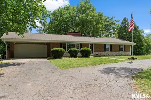 9632 Mechanicsburg Dr, Dawson, IL 62520