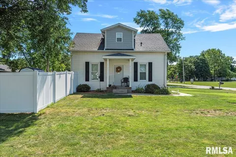 202 E Maple St, New Berlin, IL 62670 photo 2