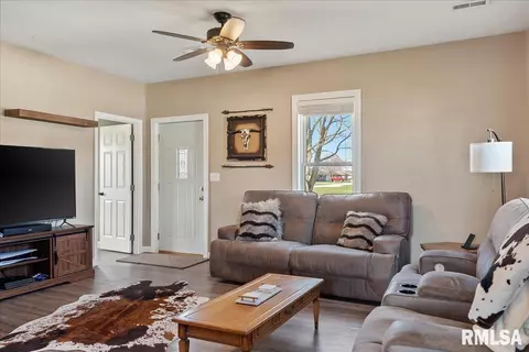 202 E Maple St, New Berlin, IL 62670 photo 10