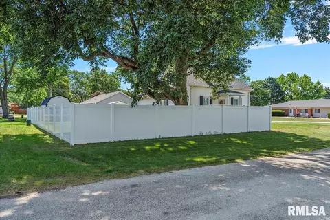 202 E Maple St, New Berlin, IL 62670 photo 5