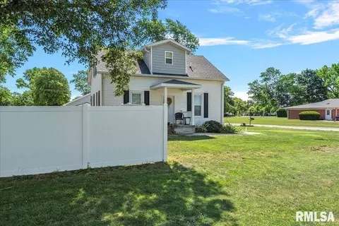 202 E Maple St, New Berlin, IL 62670 photo 4