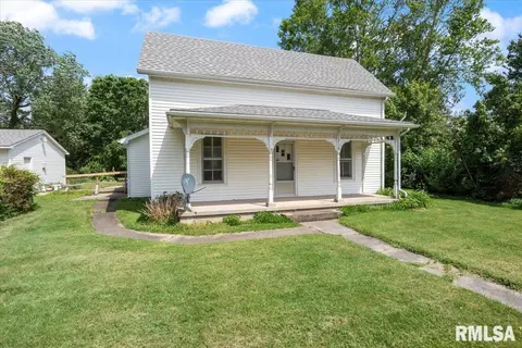 210 Locust St, Dawson, IL 62520