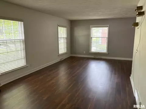 2166 Greenbriar Dr, Springfield, IL 62704 photo 4