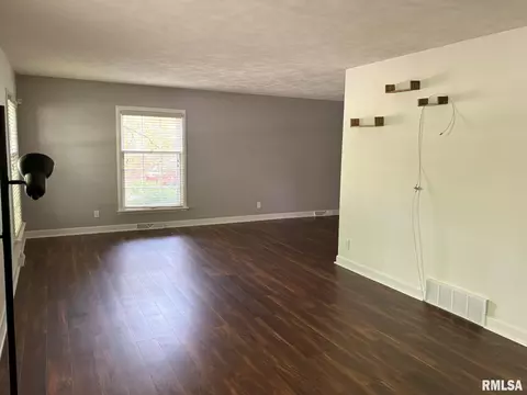 2166 Greenbriar Dr, Springfield, IL 62704 photo 3