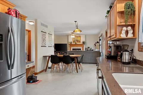 2316 Shabbona Dr, Springfield, IL 62712 photo 13