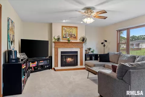2316 Shabbona Dr, Springfield, IL 62712 photo 8