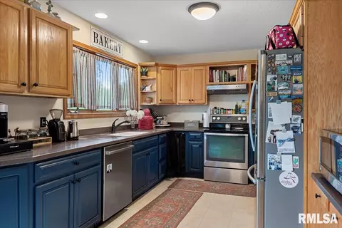 2316 Shabbona Dr, Springfield, IL 62712 photo 12