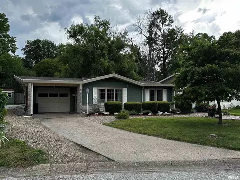 210 Anderson Ct, Quincy, IL 62301