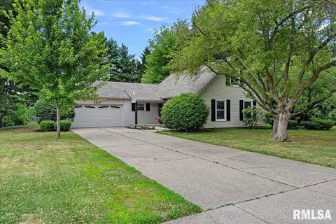 2217 W Road Dr, Springfield, IL 62711
