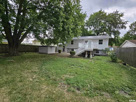 2625 Griffiths Ave, Springfield, IL 62702 photo 2