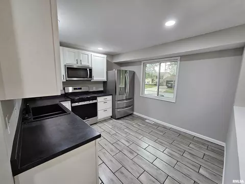 2625 Griffiths Ave, Springfield, IL 62702 photo 4