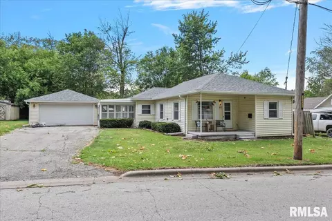 207 Locust St, Jacksonville, IL 62650