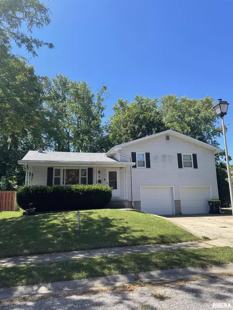 5 Sommerset Rd, Jacksonville, IL 62650