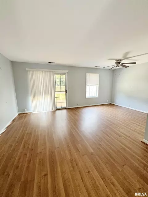 Living - 1 Sycamore Row, Springfield, IL 62702 photo 1 of 1