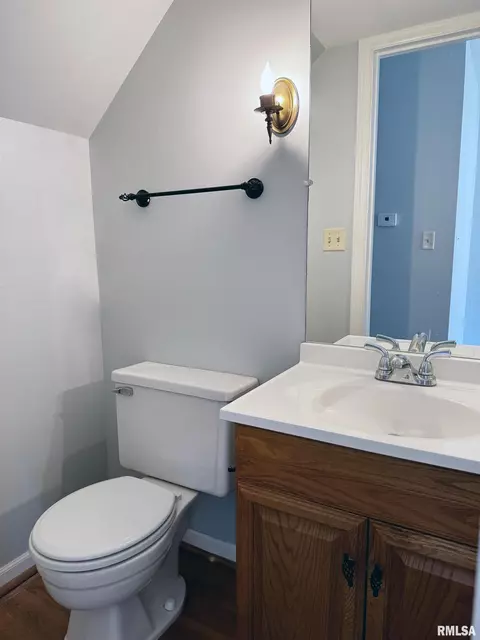Bath - 1 Sycamore Row, Springfield, IL 62702 photo 1 of 3
