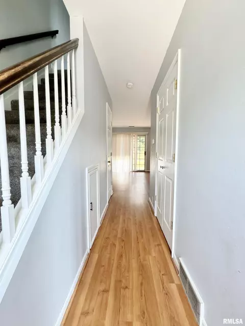 Entry Way - 1 Sycamore Row, Springfield, IL 62702 photo 1 of 2
