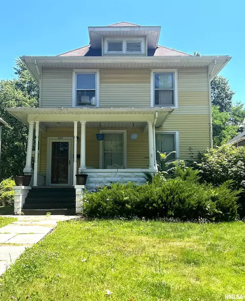 237 N Academy St, Galesburg, IL 61401