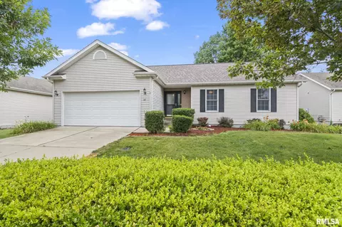 52 Bourbaki Ave, New Berlin, IL 62670