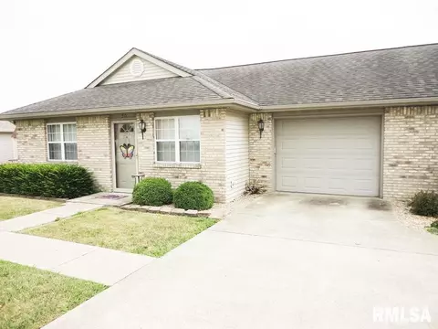 50 Heights Cir, Taylorville, IL 62568