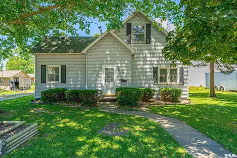 308 W Jefferson St, Girard, IL 62640