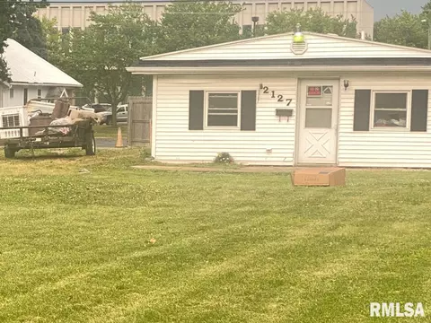 Exterior - 2127 E Lawrence Ave, Springfield, IL 62703 photo 2 of 2