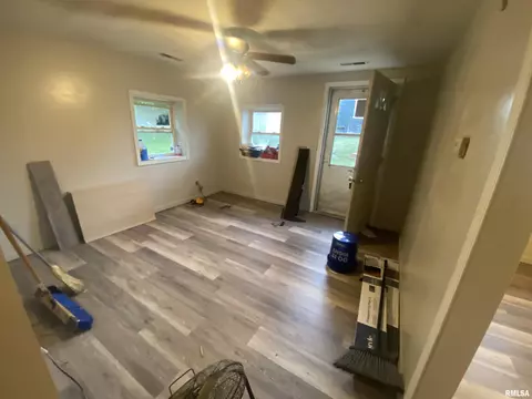 Living - 2127 E Lawrence Ave, Springfield, IL 62703 photo 1 of 2