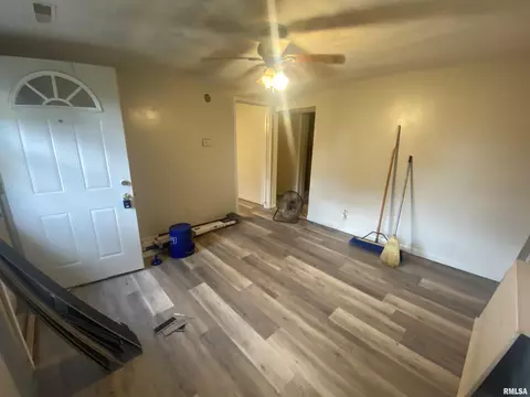 Living - 2127 E Lawrence Ave, Springfield, IL 62703 photo 2 of 2