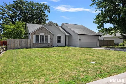 1 Sunnyside Dr, Springfield, IL 62702