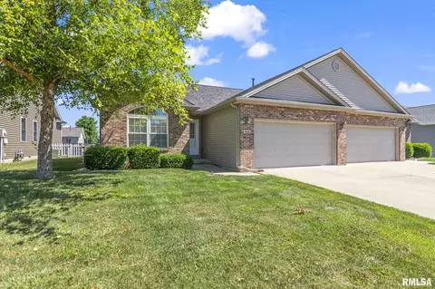 1619 Magnolia Dr, Chatham, IL 62629
