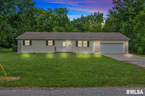 543 W Jackson St, Virden, IL 62690