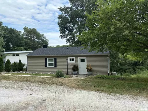 1043 Island Ln, Galesburg, IL 61401